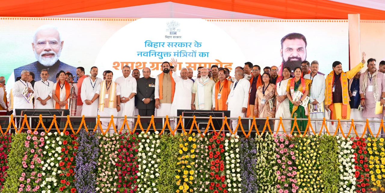 पटना के गांधी मैदान में भव्य समारोह, पीएम मोदी की मौजूदगी में 32 मंत्रियों ने ली शपथ
