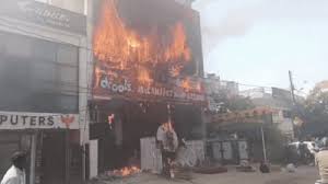 लखनऊ के अलीगंज कोचिंग सेंटर में भीषण आग, 14 की मौत; जान बचाने के लिए इमारत से कूदे छात्र